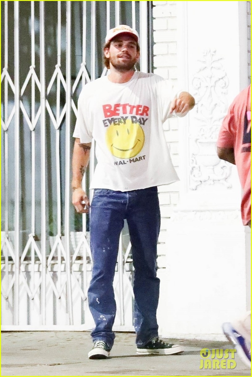 kj apa preg clara berry out friends la night 08