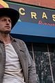 roswell new mexico season three premiere is finally here 09