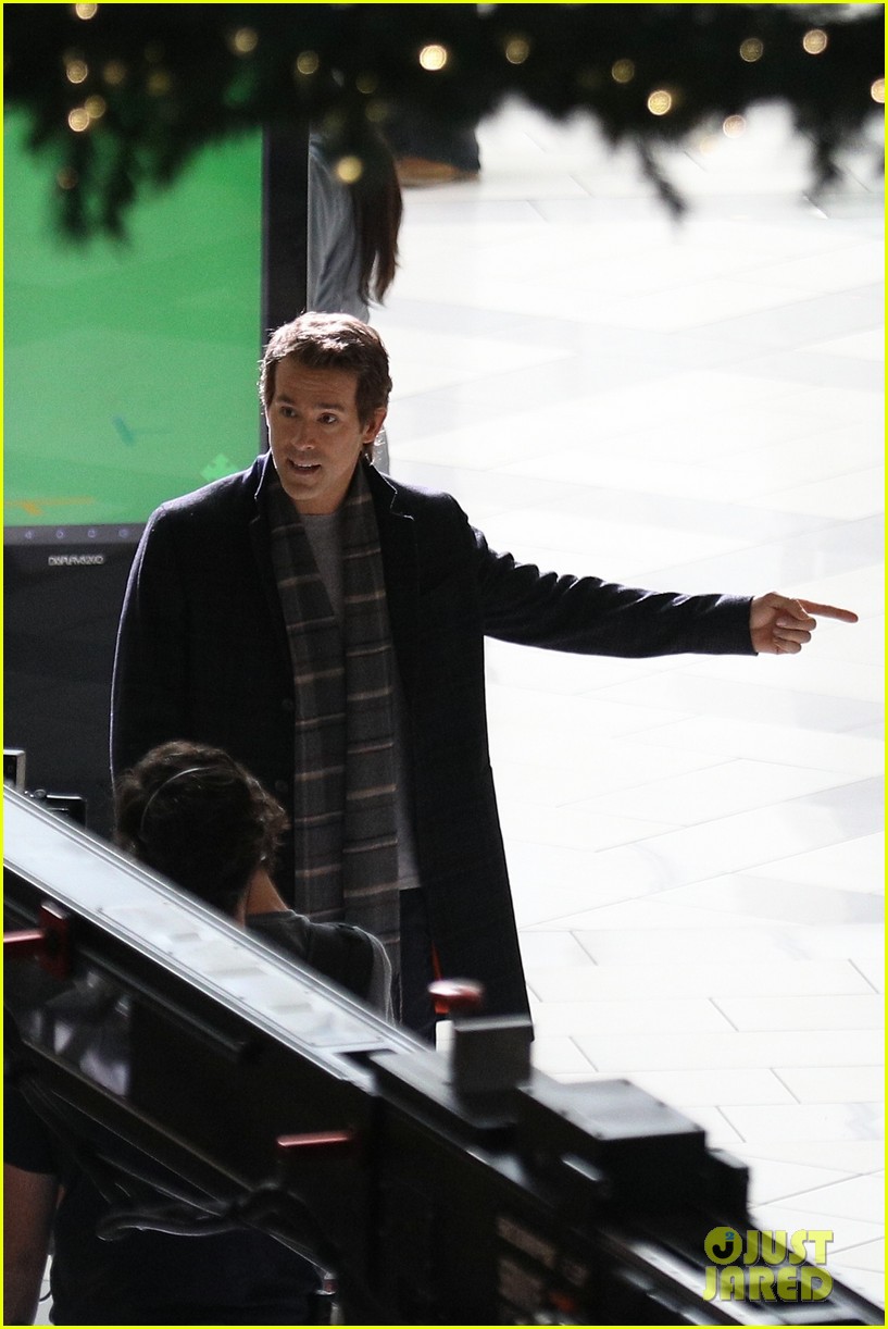 ryan reynolds ice skates spirited musical set 02