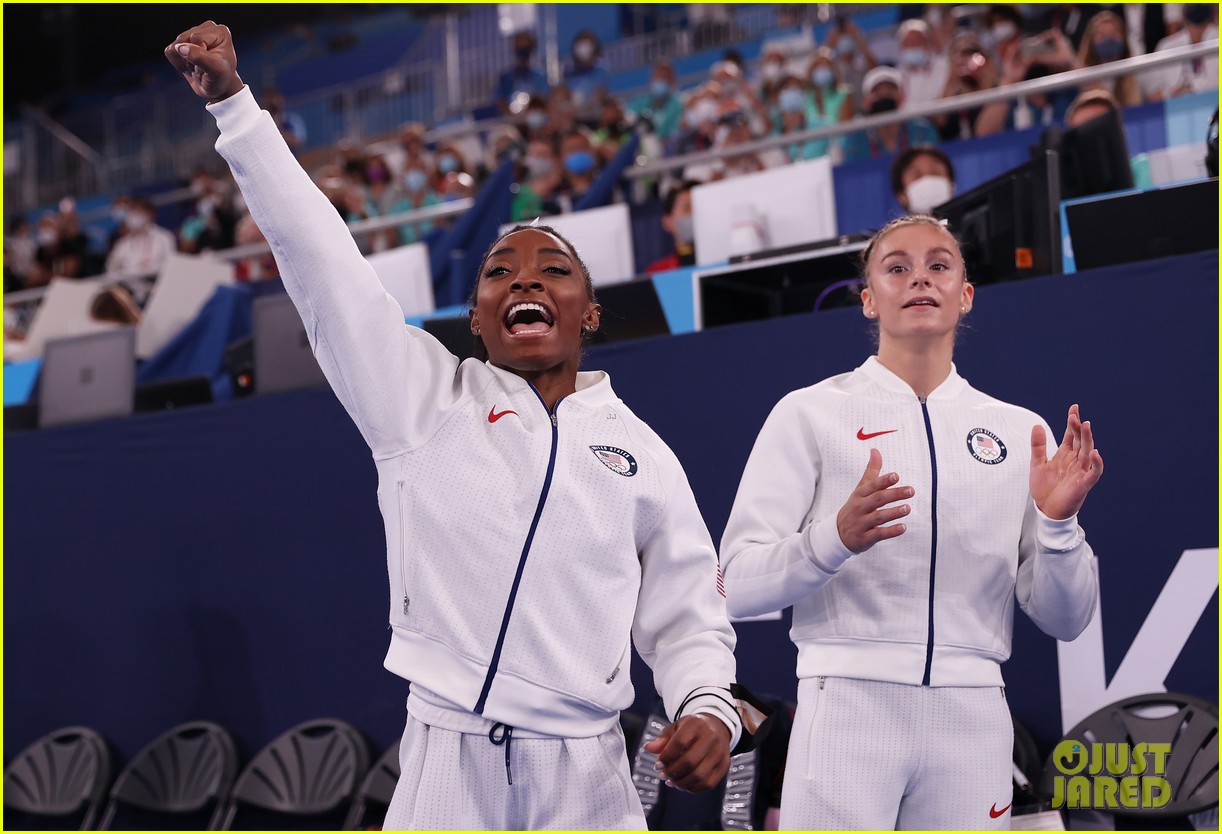 simone biles withdraws from olympic team event 02