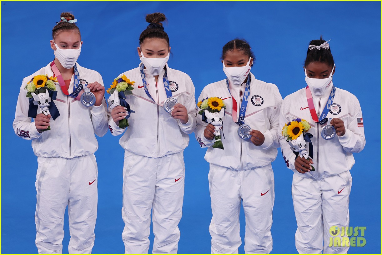 simone biles withdraws from olympic team event 03