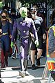 supergirl cast in full costume finale filming 01