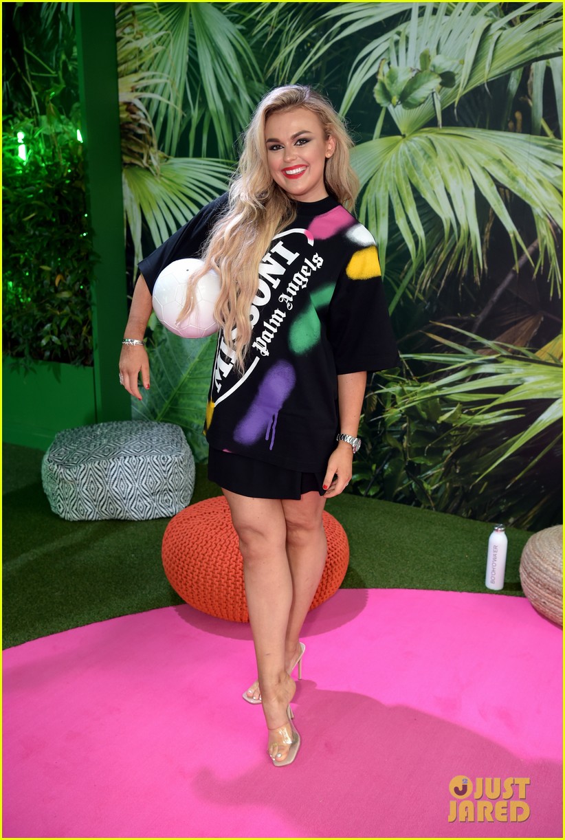 tallia storm visits tiktok for you house in london 04