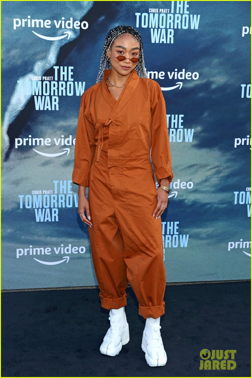 Tati Gabrielle, Kylie Cantrall & Chloe Lukasiak Bring Fun Fashion to  'Tomorrow War' Premiere: Photo 1315783