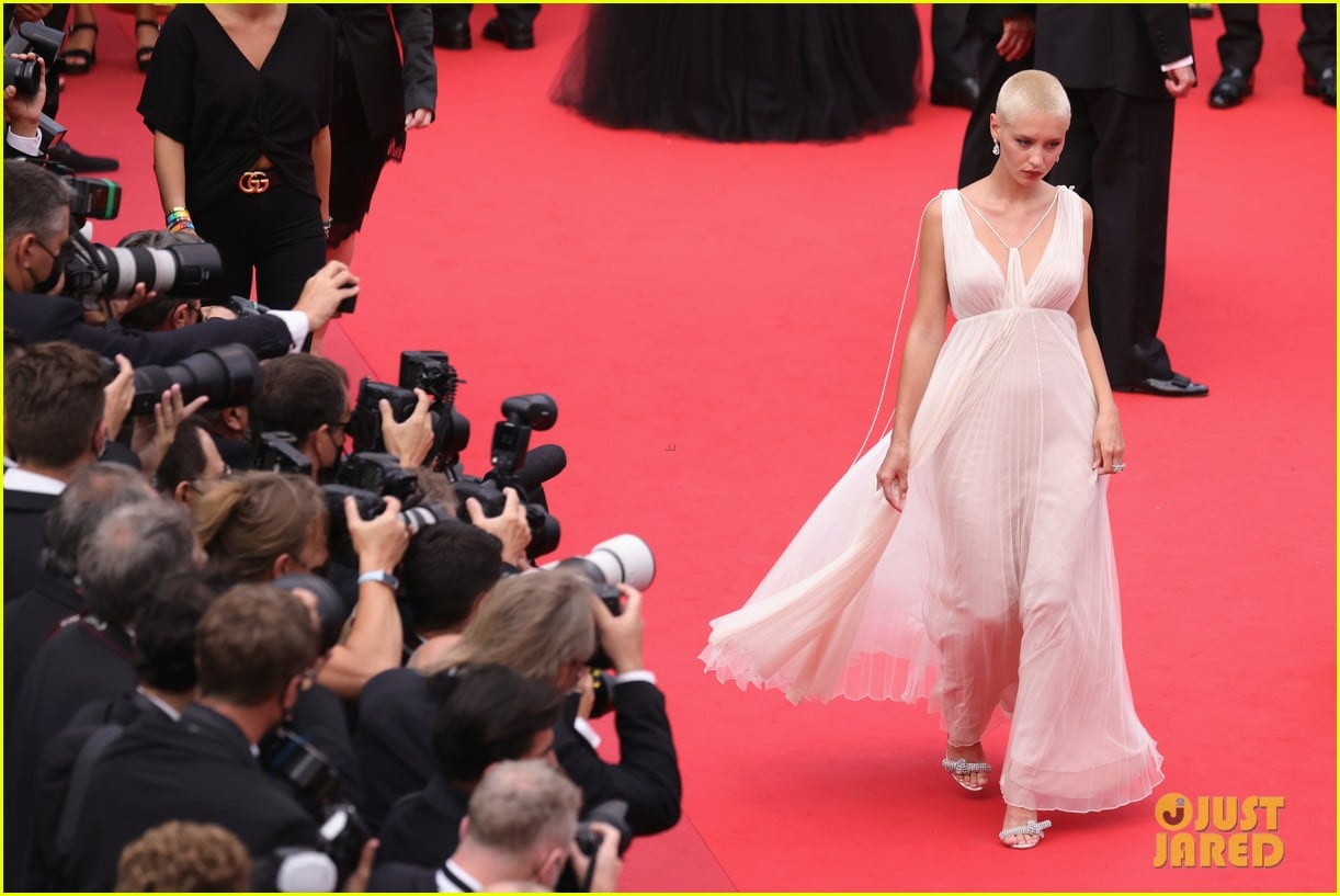 timothee chalamet cozies up to costar tilda swinton at the french dispatch cannes premiere 17