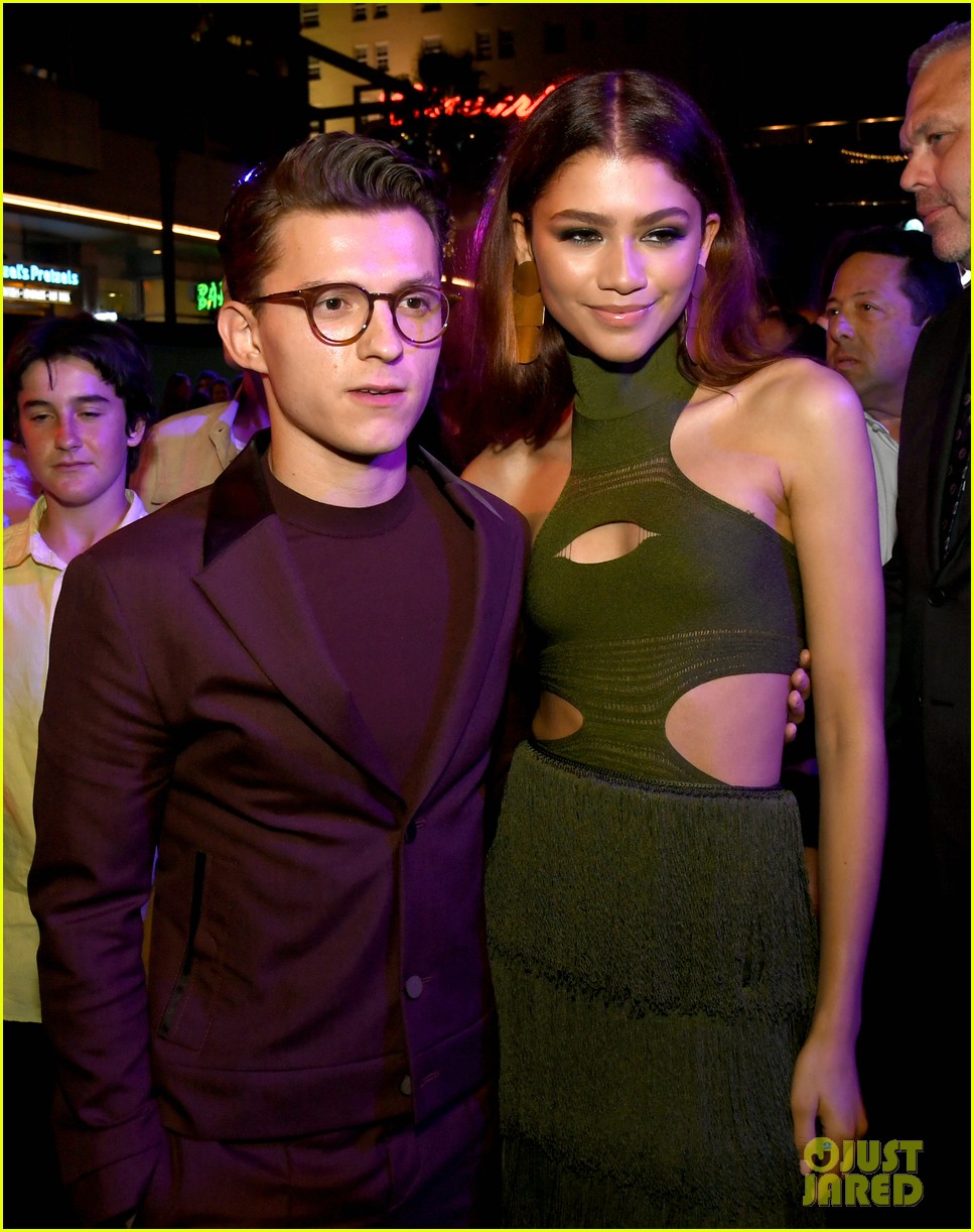 Tom Holland And Zendaya Seemingly Confirm They Re Dating Spotted Kissing In La Photo 1315943