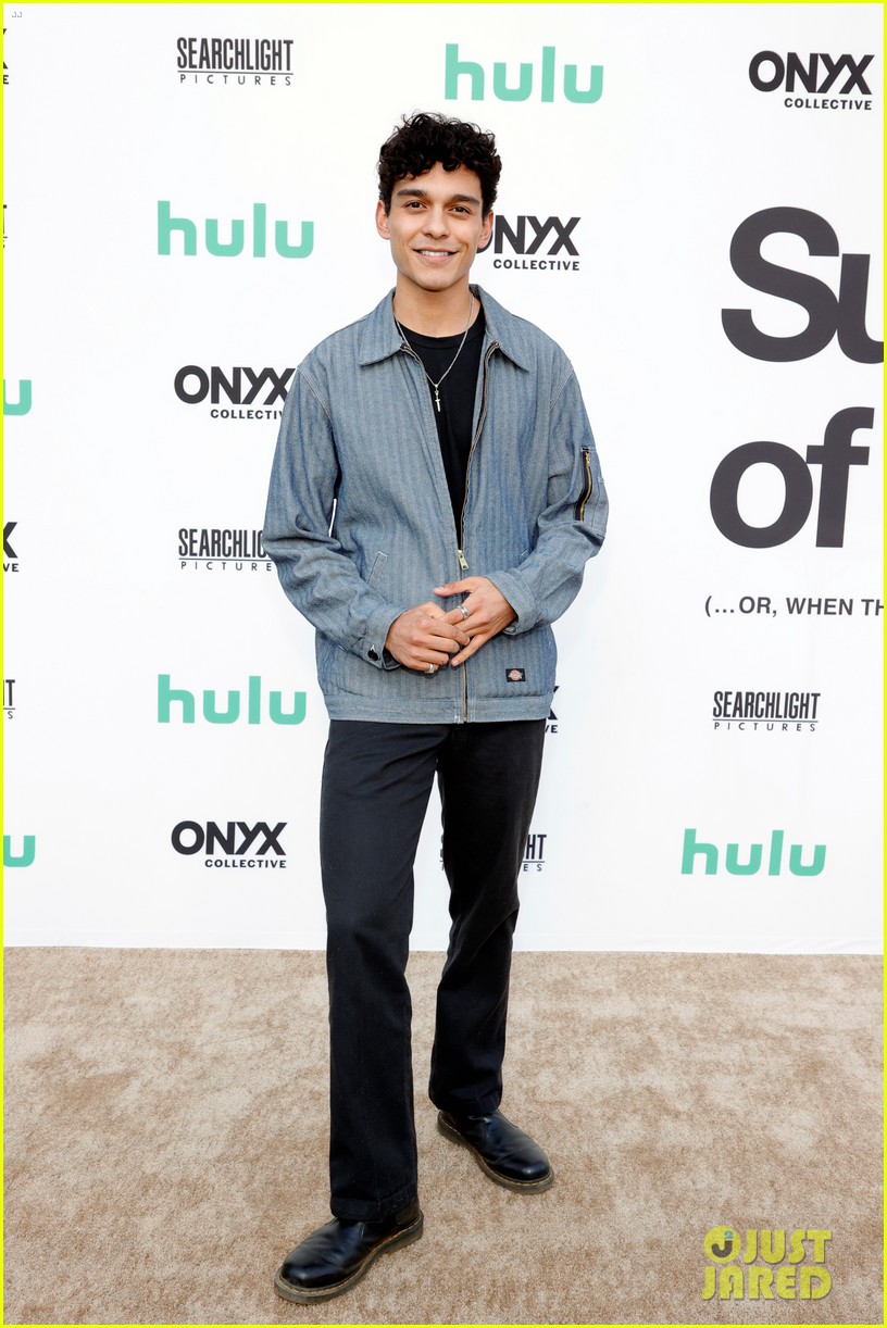 yara shahidi reunites with her little bro miles brown at summer of soul event 01