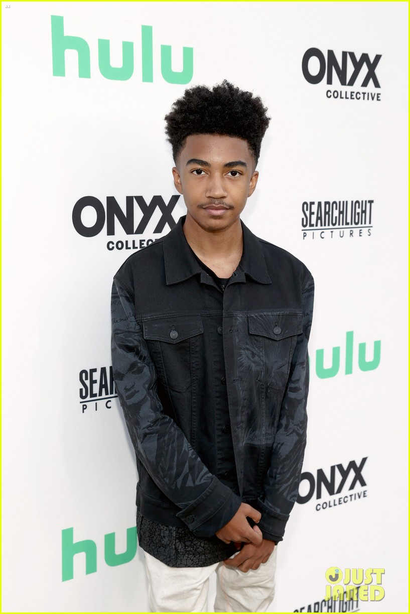 yara shahidi reunites with her little bro miles brown at summer of soul event 11