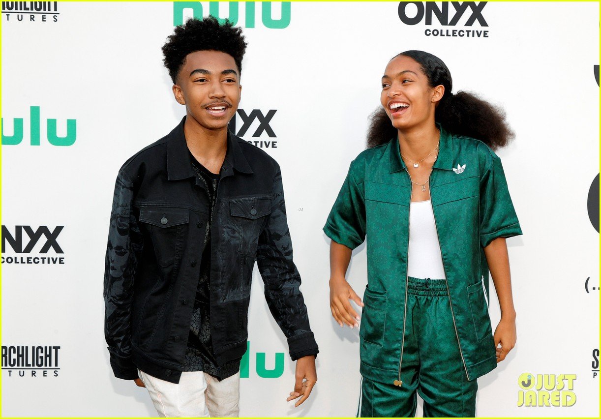 yara shahidi reunites with her little bro miles brown at summer of soul event 20