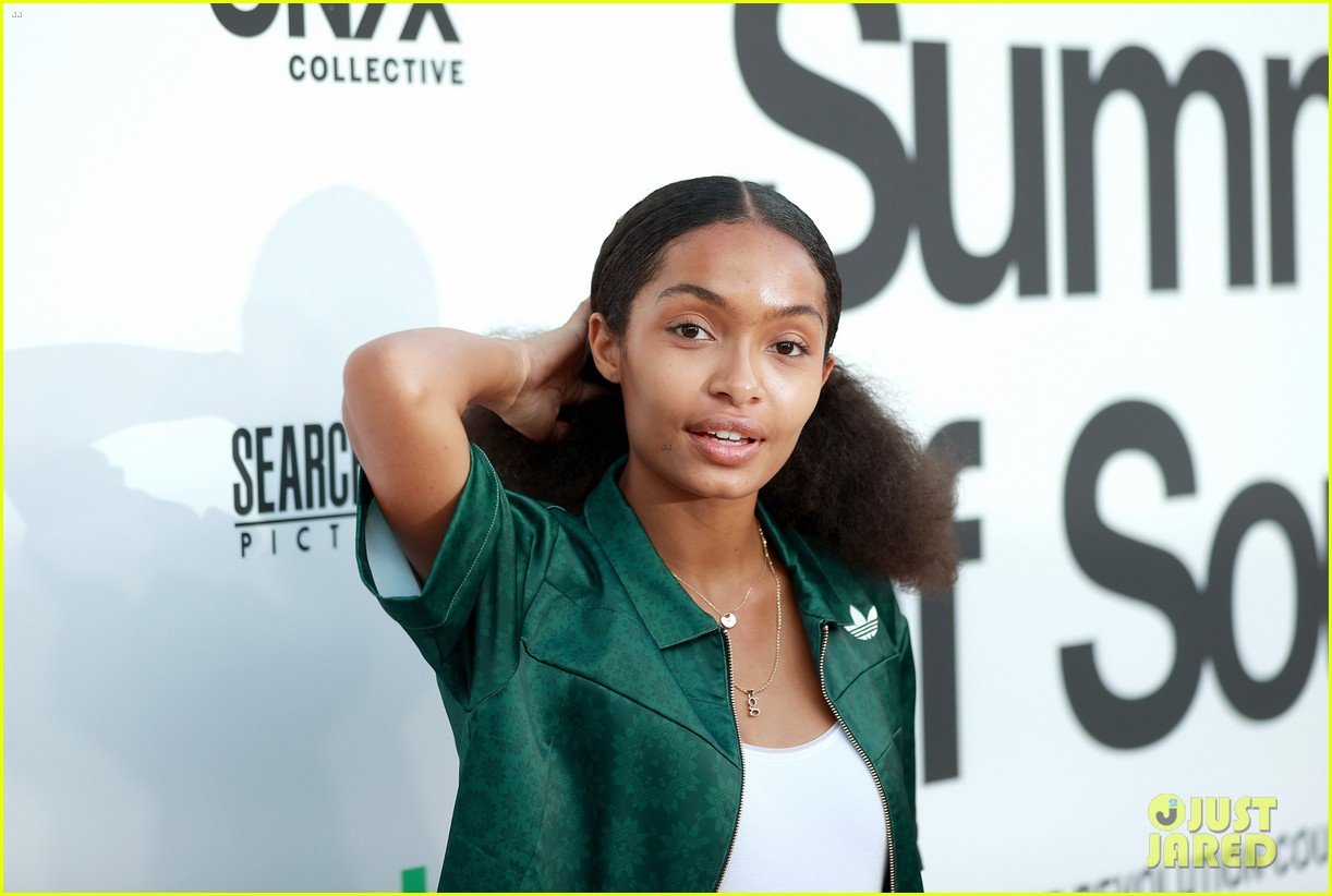 yara shahidi reunites with her little bro miles brown at summer of soul event 28