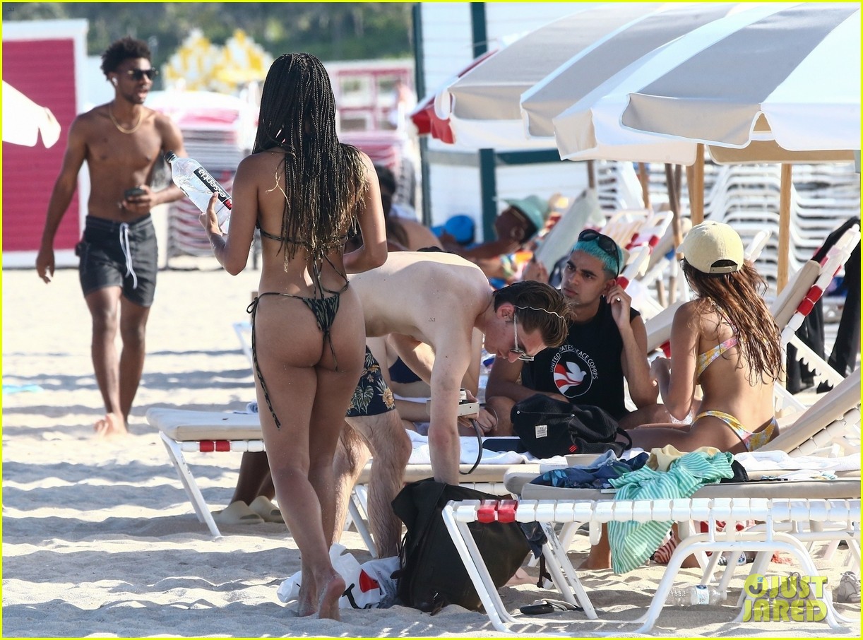 alisha boe maia reficco more hit the beach on day off 01