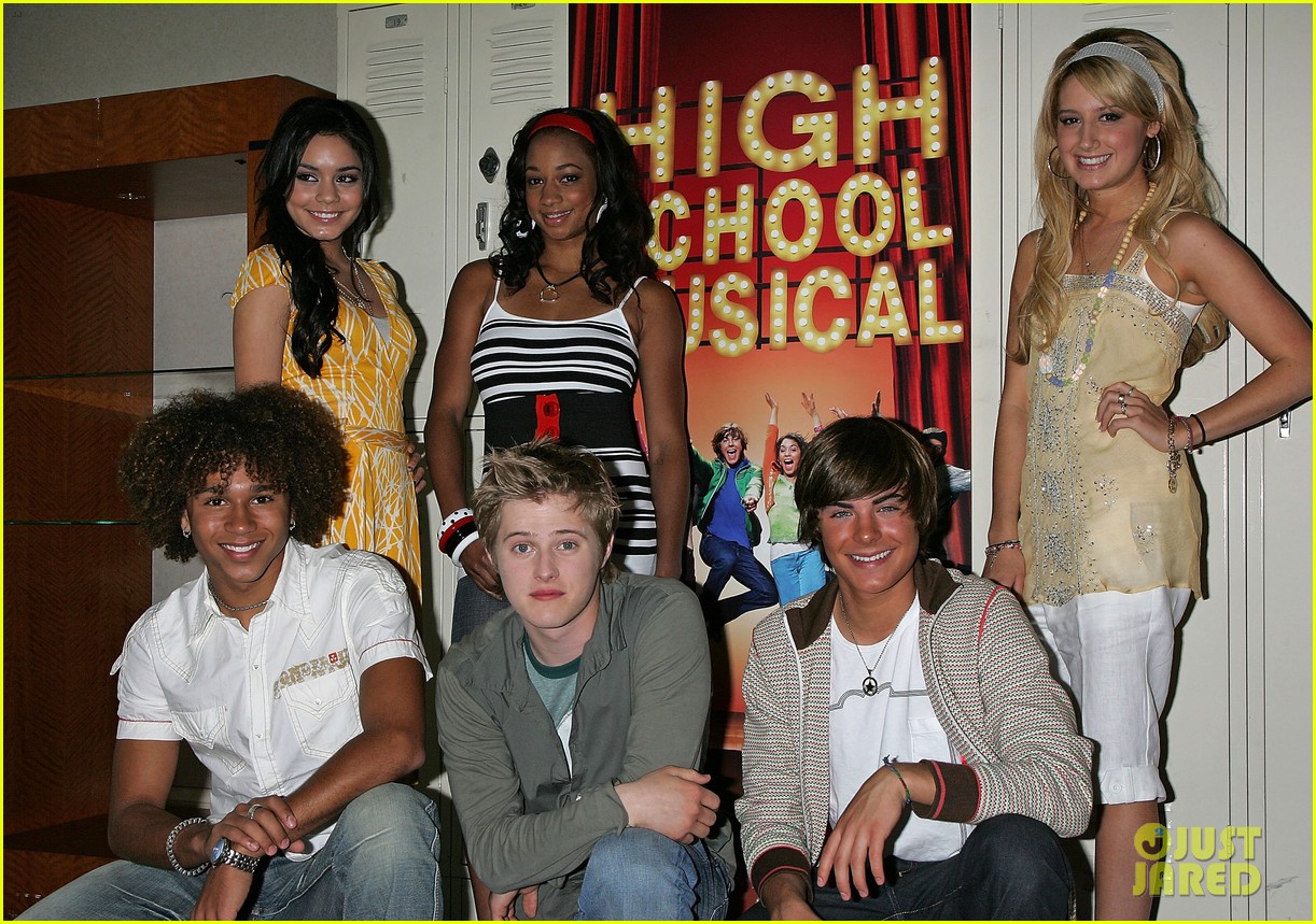 ashley tisdale reveals why she would not play sharpay evans again 04