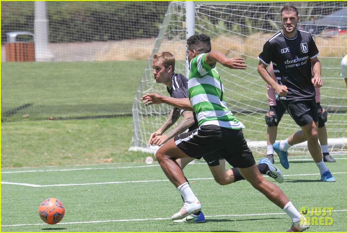 Full Sized Photo of justin bieber plays soccer with friends 40 | Justin ...