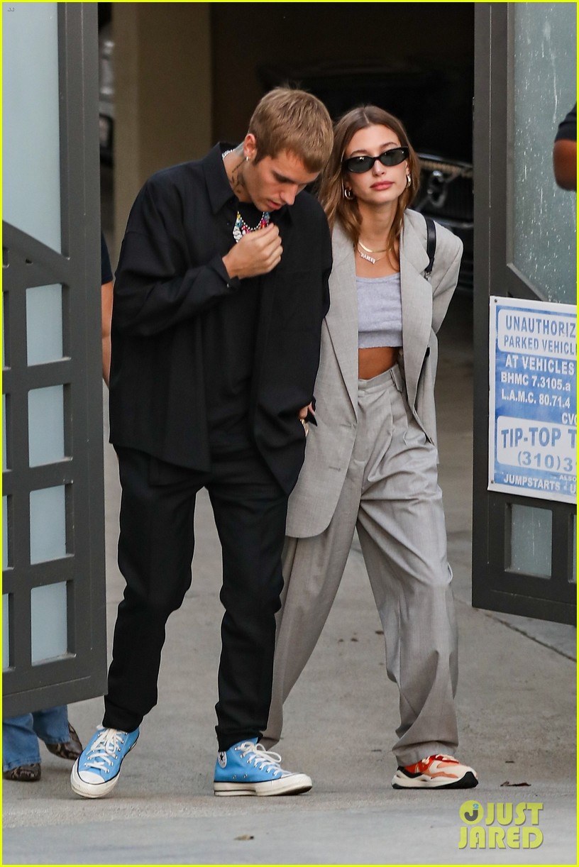 Justin And Hailey Bieber Match In Monochrome Outfits At Church Service Photo 1321182 Photo