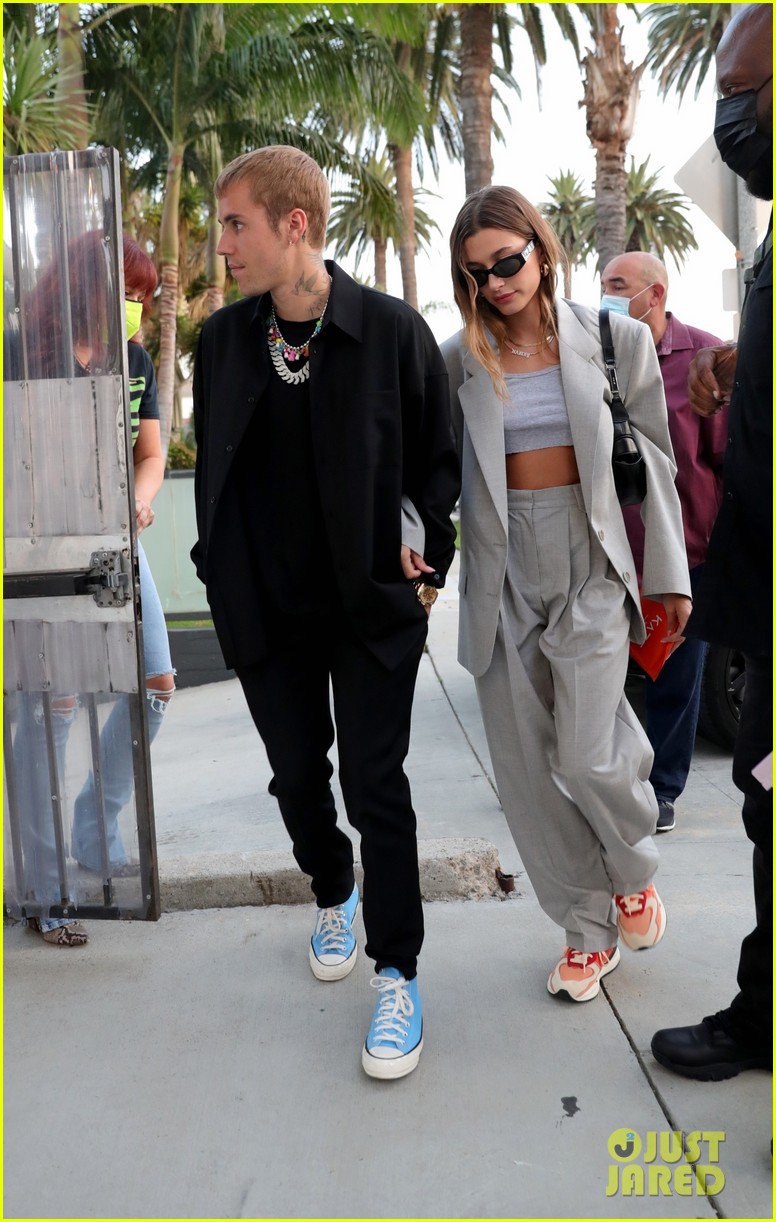 Justin And Hailey Bieber Match In Monochrome Outfits At Church Service Photo 1321202 Photo