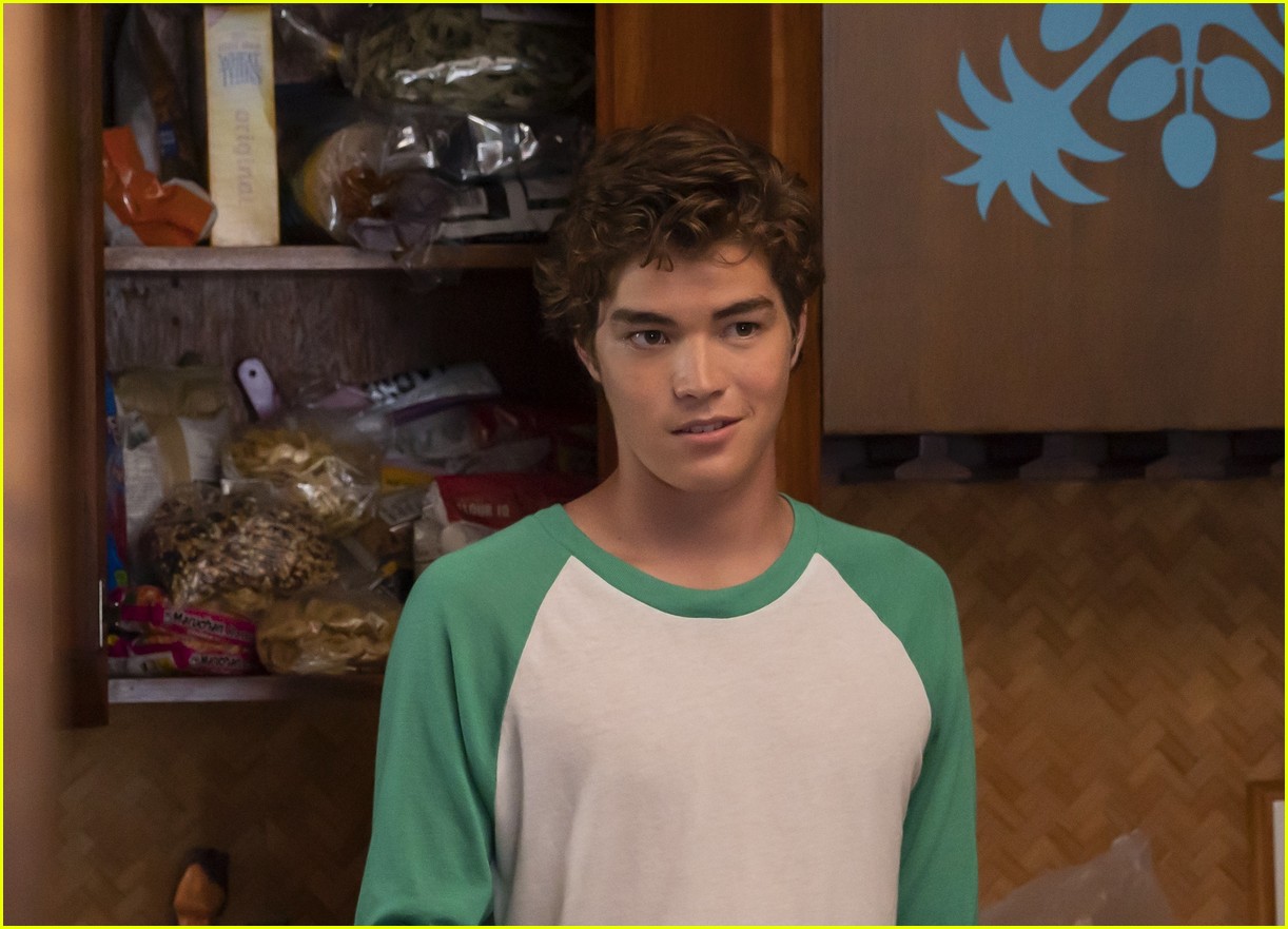 peyton elizabeth lee stars in new doogie kamealoha trailer watch 04.