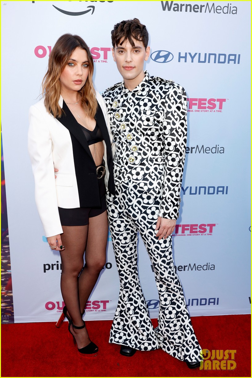 fin argus garrett clayton glam up for everybodys talking about jamie premiere 11