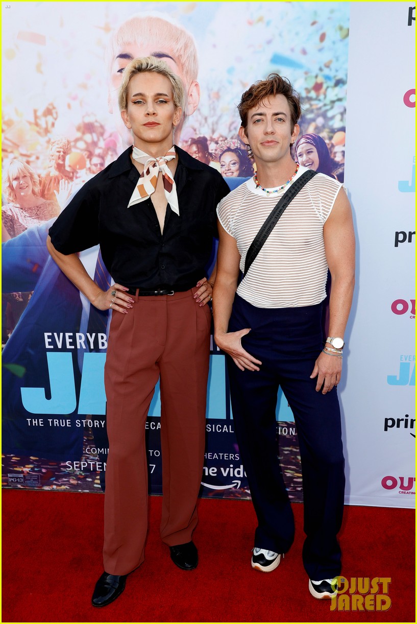 fin argus garrett clayton glam up for everybodys talking about jamie premiere 17