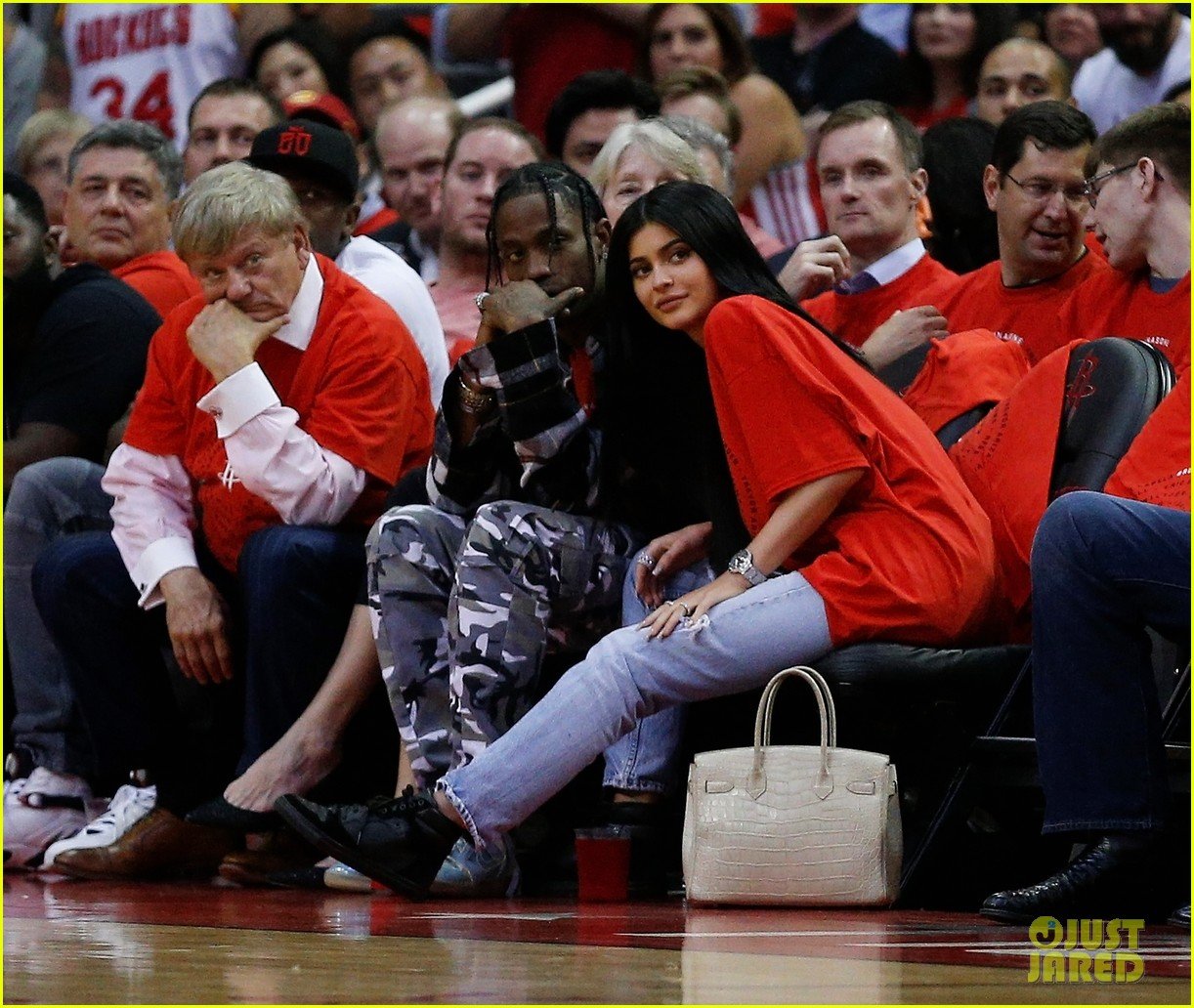 kylie jenner travis scott expecting baby number 2 report 04
