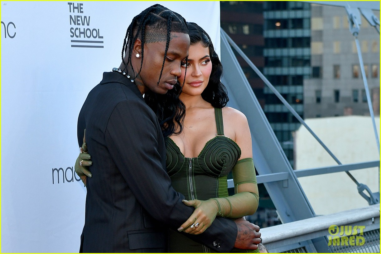 kylie jenner travis scott expecting baby number 2 report 06