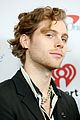 luke hemmings opens up about his personal growth and going to therapy 02