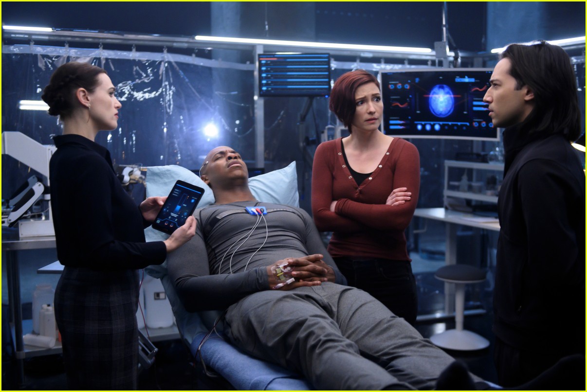 melissa benoist confirms mehcad brooks return for supergirl finale 04