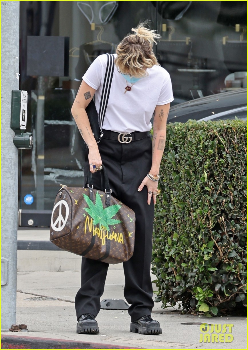 miley cyrus mom tish furniture shopping la 34