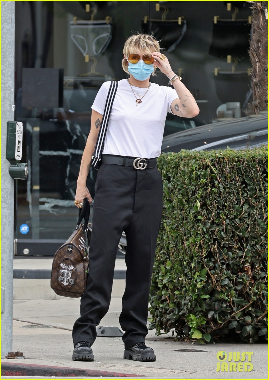 miley cyrus mom tish furniture shopping la 58