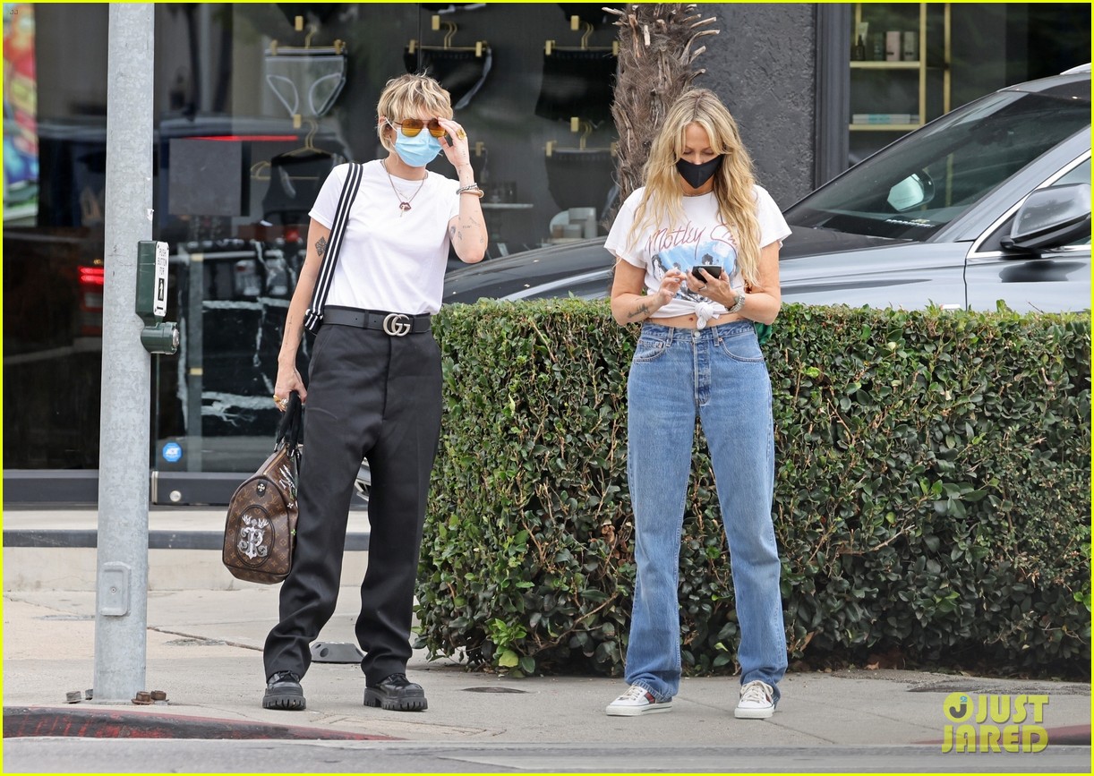 miley cyrus mom tish furniture shopping la 59