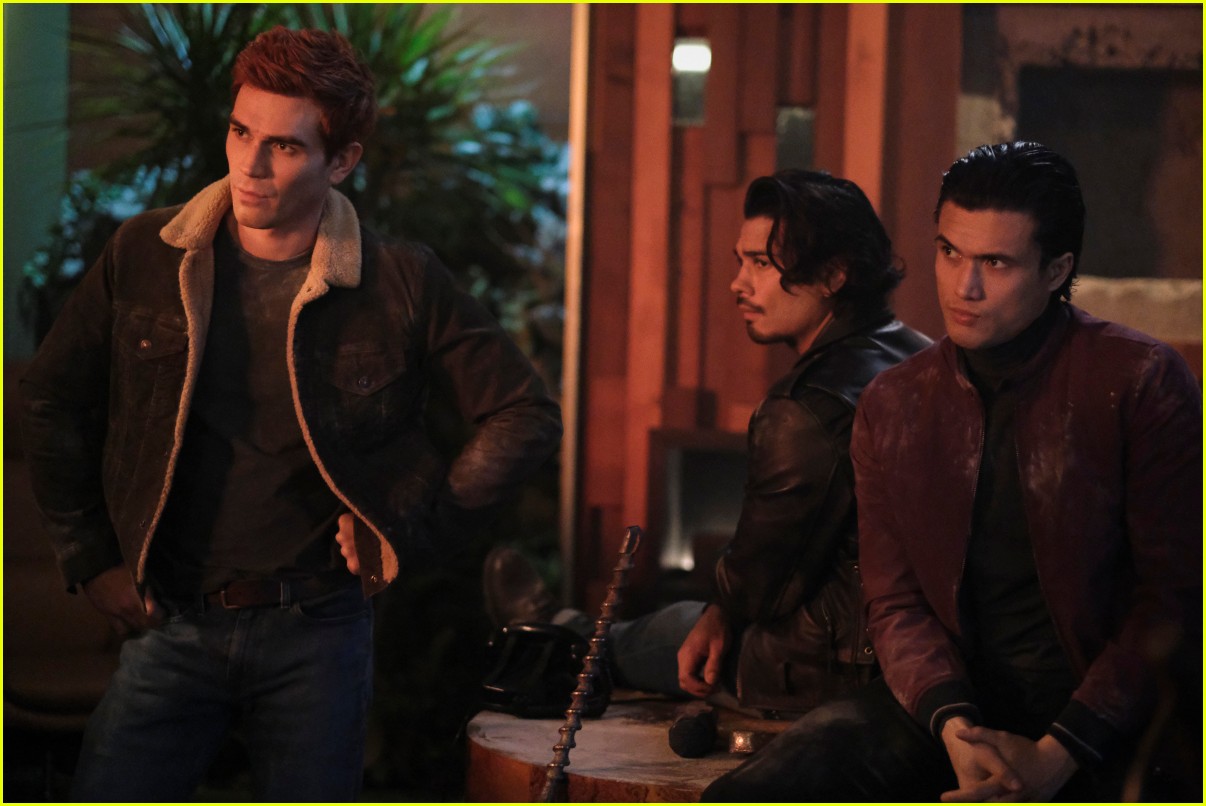 riverdale season five returns with new episodes tonight 01