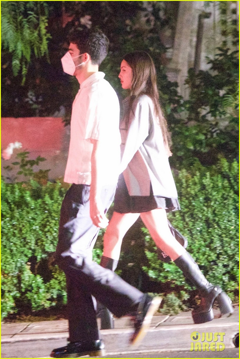 Full Sized Photo of olivia rodrigo rare public outing with boyfriend