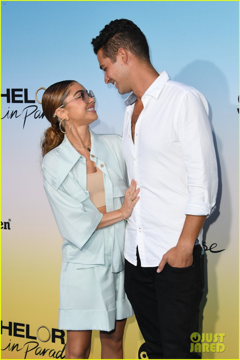 sarah hyland wells adams share super cute moments at bachelor in paradise premiere 05