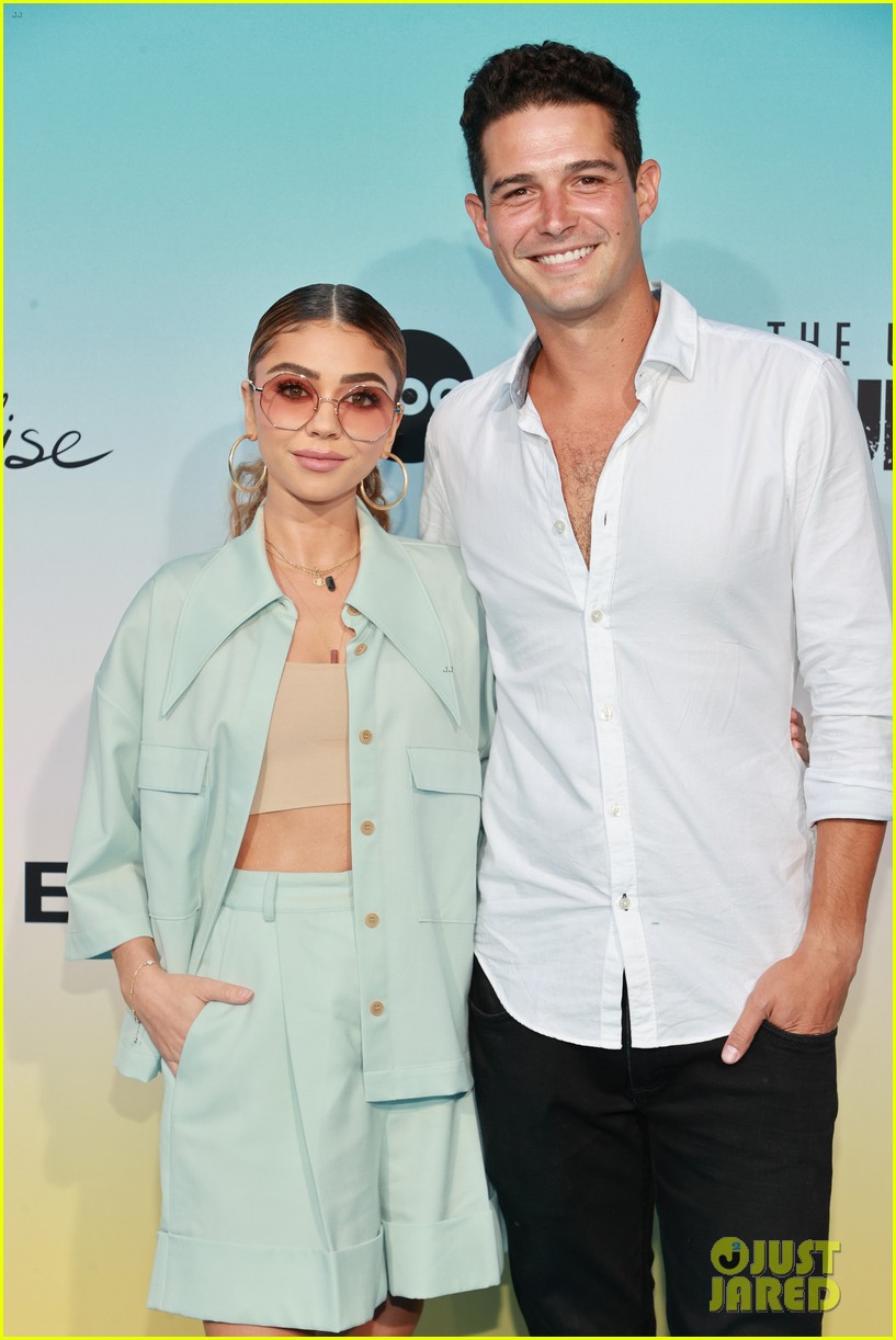 sarah hyland wells adams share super cute moments at bachelor in paradise premiere 09