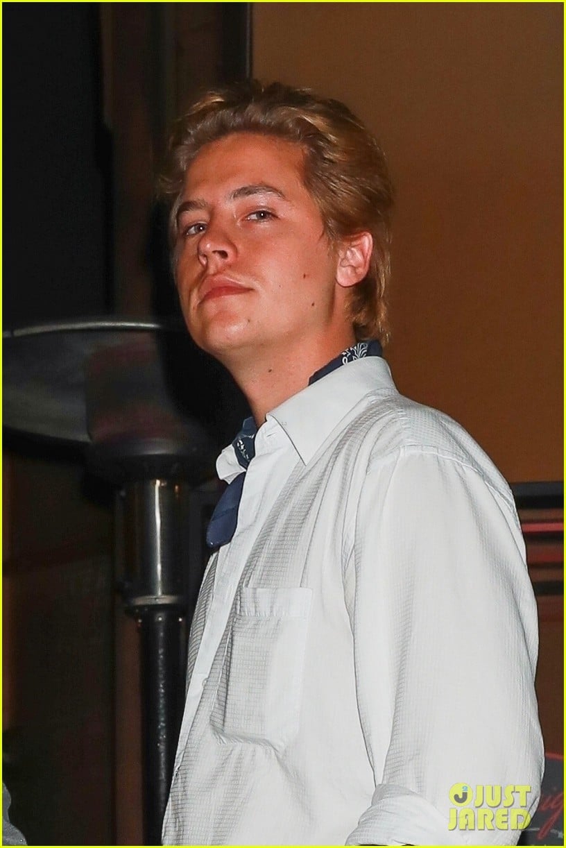 cole sprouse girlfriend dinner 02