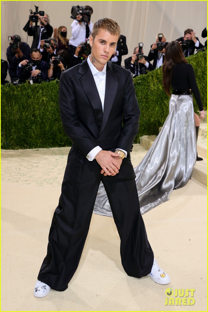 Justin Bieber Brings Drew House to Met Gala 2021 With Hailey Bieber ...