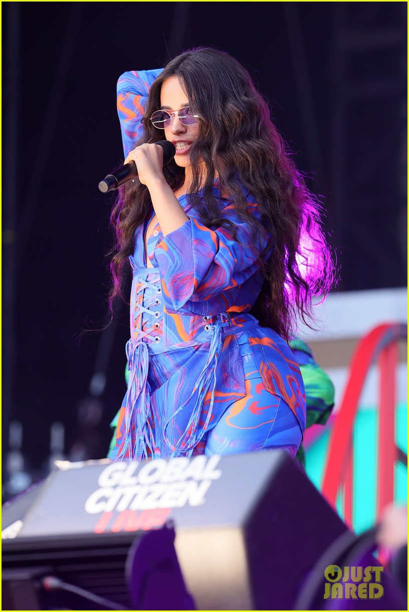 camila cabello shawn mendes kiss at global citizen live 05