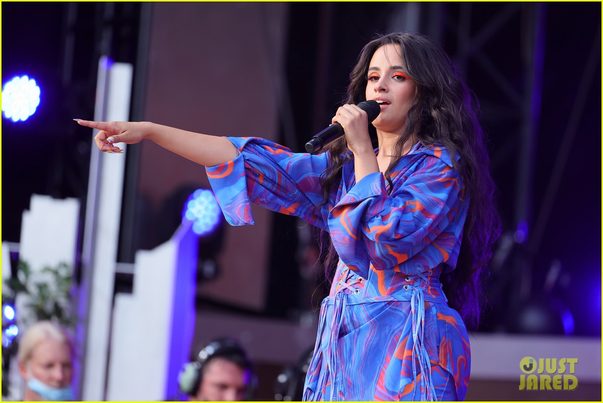 Shawn Mendes Performs with Girlfriend Camila Cabello at Global Citizen