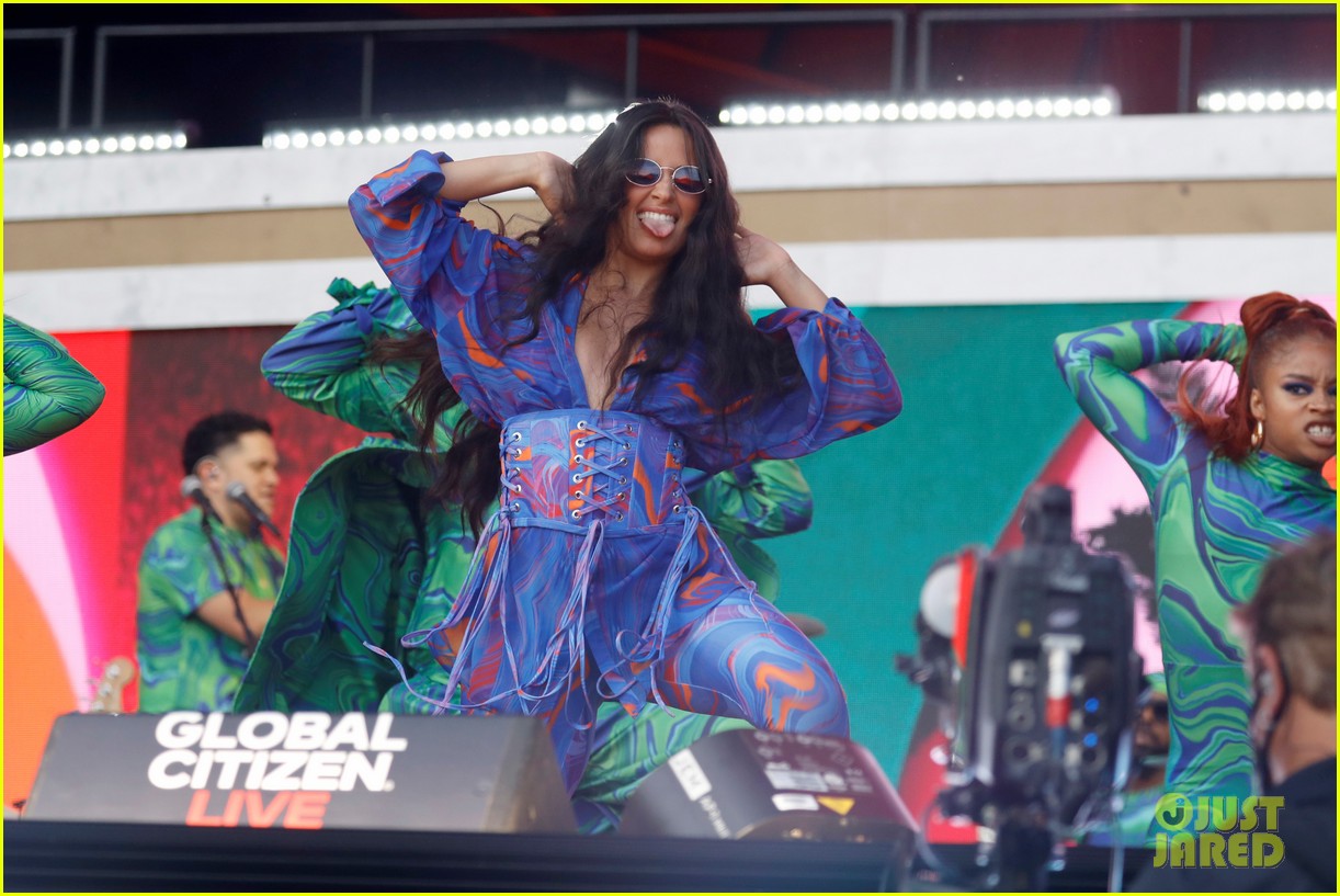 Shawn Mendes Performs with Girlfriend Camila Cabello at Global Citizen