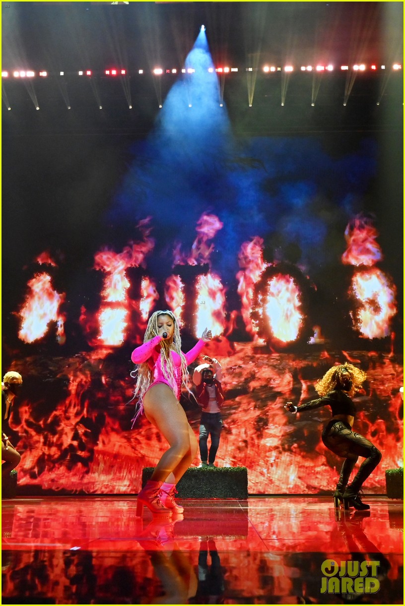 chloe vma outfit