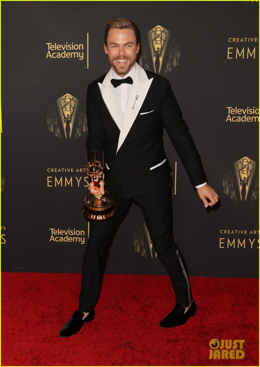 Derek Hough Dances His Way To Another Emmy Award Win!! Photo 1323631