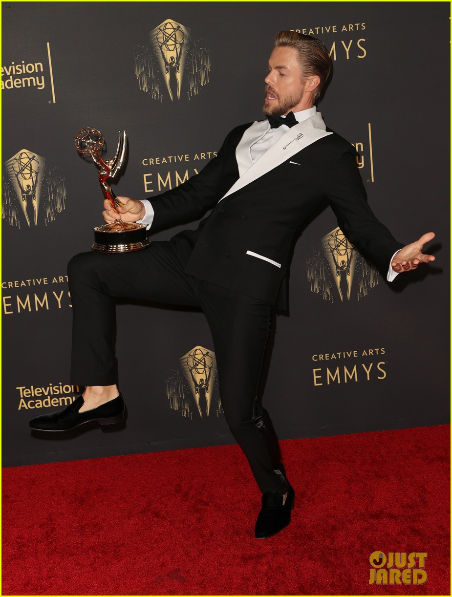 Derek Hough Dances His Way To Another Emmy Award Win!! Photo 1323632