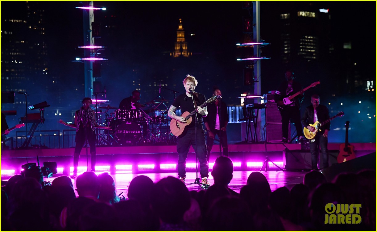 Full Sized Photo Of Ed Sheeran Shiver Performance Vmas 2021 04 Ed Sheeran Hits The Mtv Vmas 