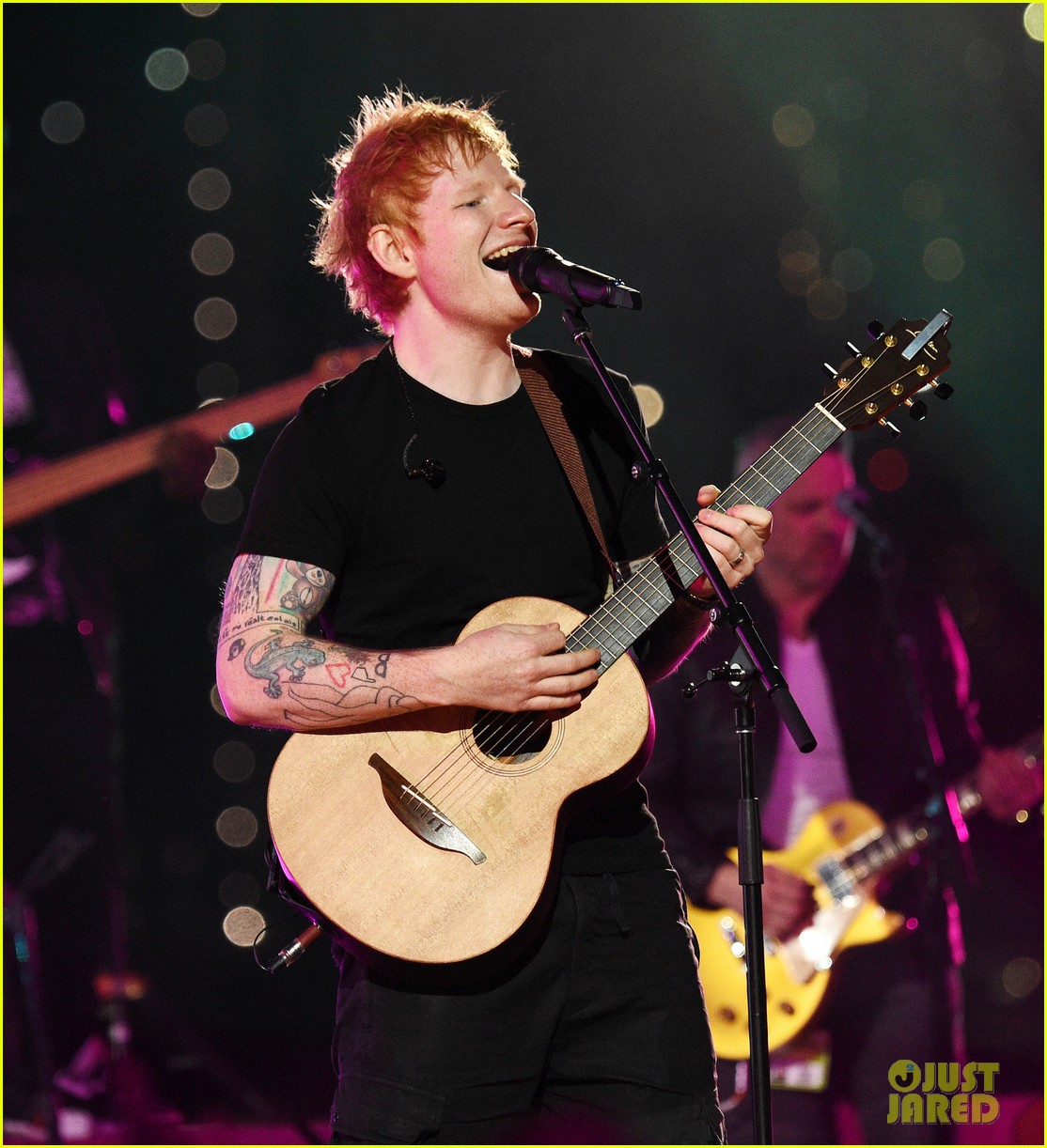 Full Sized Photo of ed sheeran shiver performance vmas 2021 06 Ed