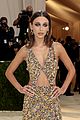 emma chamberlain goes for gold at met gala2021 07