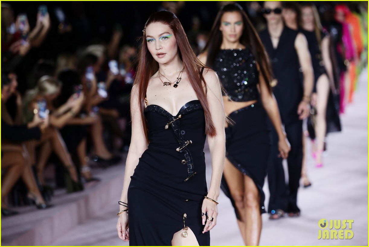 gigi hadid dua lipa more hit the runway for versace in milan 01