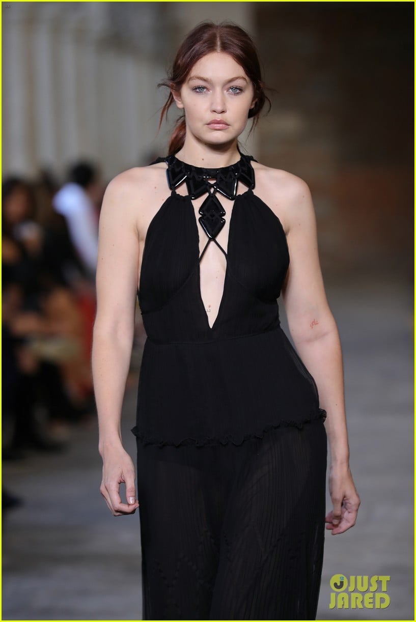 Gigi Hadid Closes Alberta Ferretti Fashion Show at Milan Fashion Week ...