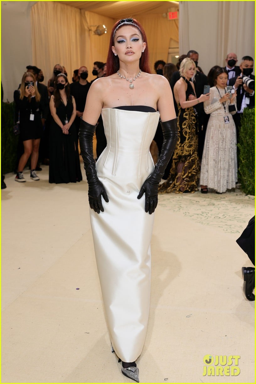 gigi hadid debuts red hair at met gala 2021 01