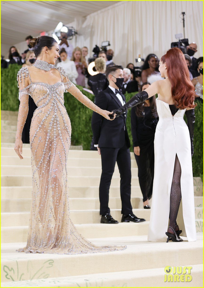 gigi hadid debuts red hair at met gala 2021 03