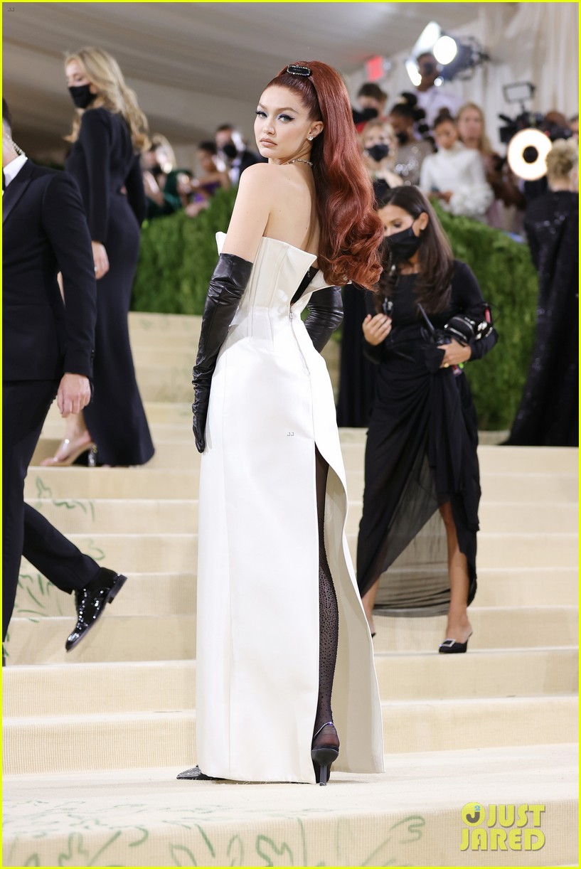 gigi hadid debuts red hair at met gala 2021 04