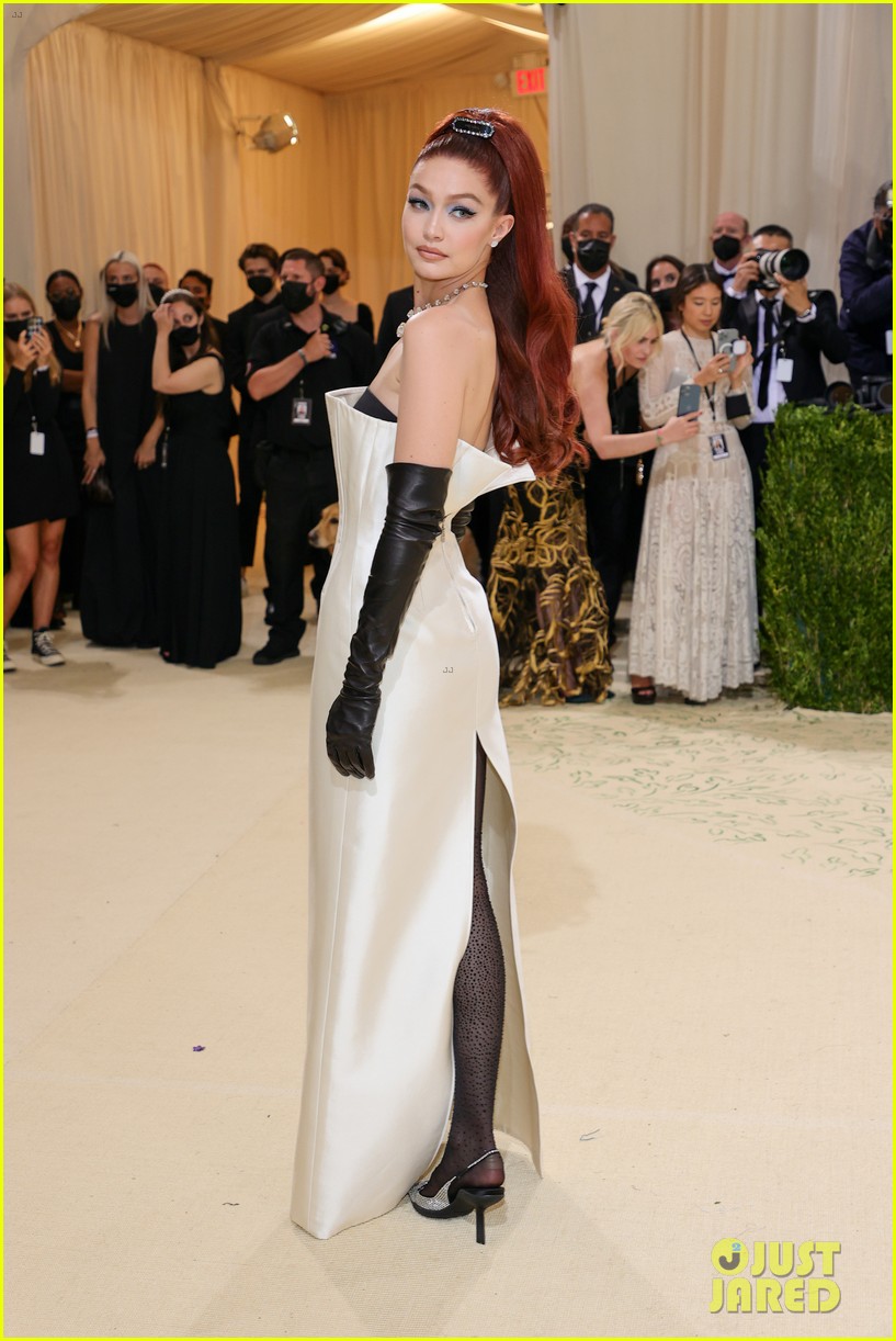 Gigi Hadid Debuts Red Hair at Met Gala 2021 | Photo 1323888 - Photo ...